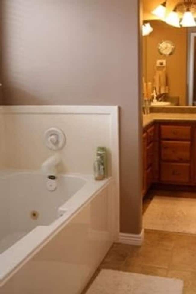 Building Photo - Beautiful 6 Bed 3 bath in Springville!!