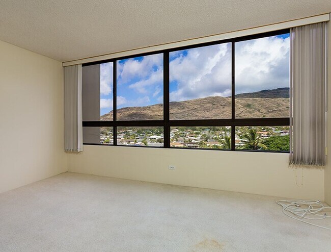 Building Photo - 2 Bedroom Corner Unit with 2 Side-by-Side Covered Parking Stalls in Hawaii Kai