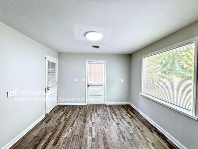 Building Photo - Charming 4-Bedroom Home with Comfort and O...