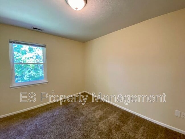 Building Photo - 6879 Oak Lake Dr
