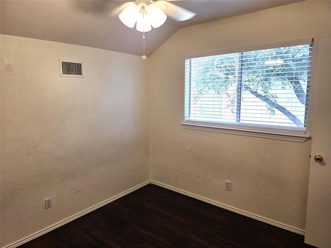 Building Photo - 1600 Hollow Tree Blvd