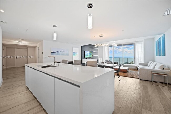 Building Photo - 2200 N Ocean Blvd