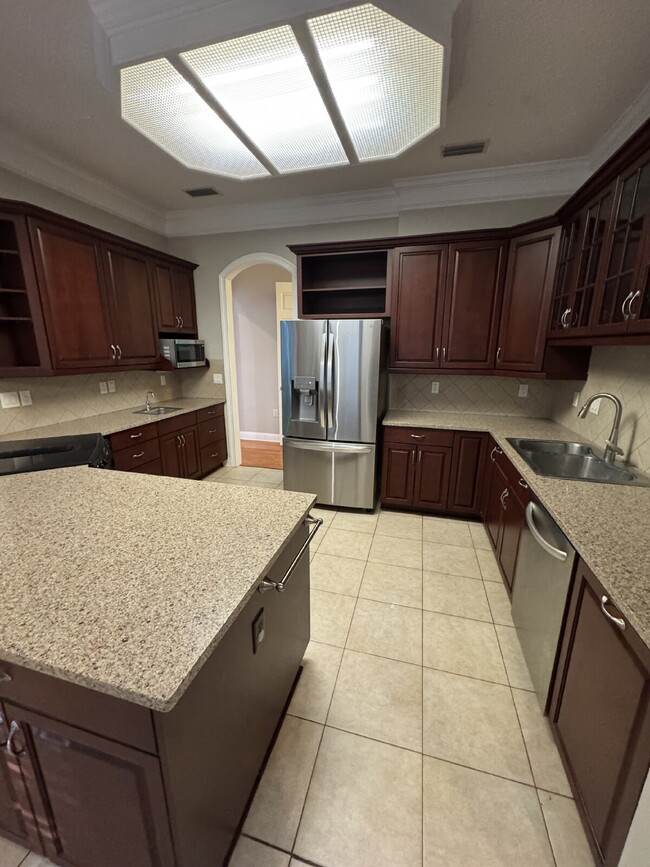 Building Photo - 4 bedroom 4 bath in gated community in Ora...