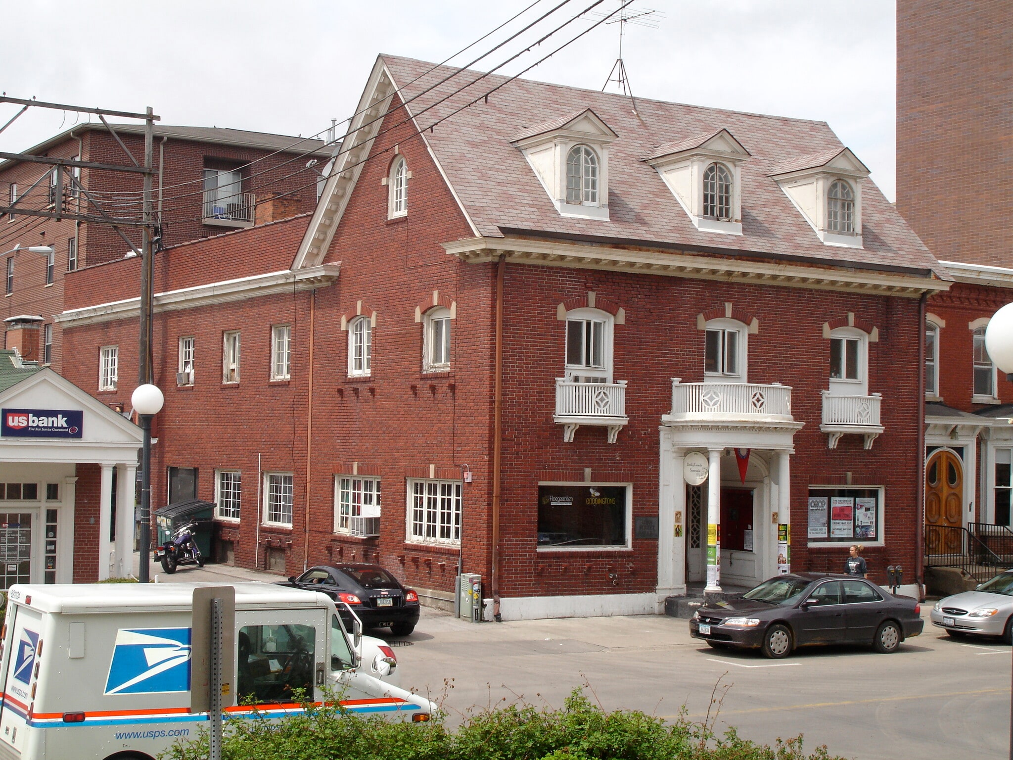 Building Photo - 13 S Linn St