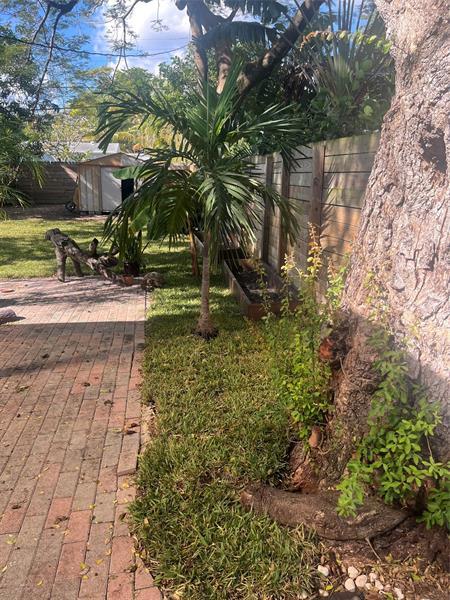 Building Photo - 1517 NW 3rd Ave