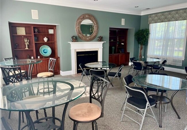 Building Photo - Crestmont 104