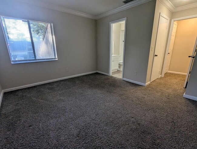 Building Photo - 2/2 in Whispering Pines - Close to shoppin...