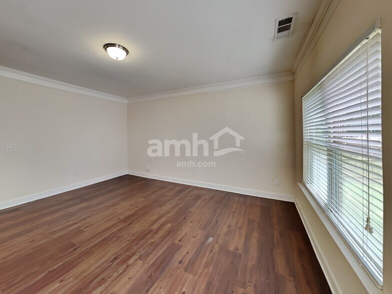 Building Photo - 2465 Beal St