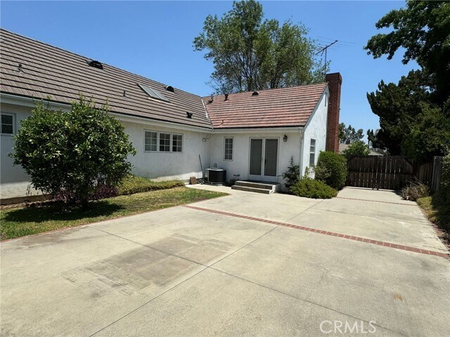 Building Photo - 405 S Old Ranch Rd