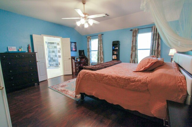 Building Photo - Stately 4-Bedroom, 3-Bath Home with Modern...