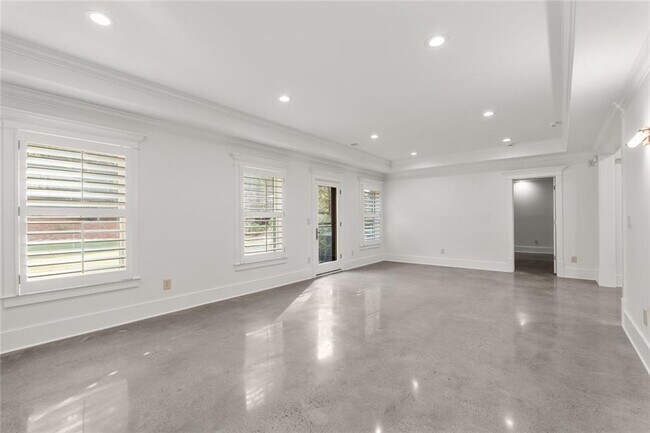 Building Photo - 390 Hembree Rd