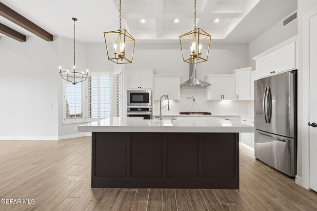 Building Photo - 219 Emerald Brass