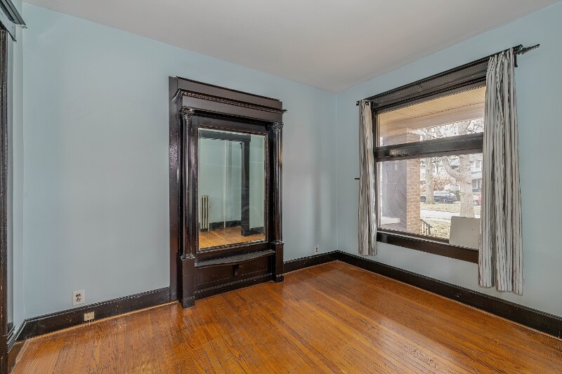 Building Photo - 977 Woodruff Pl E Dr