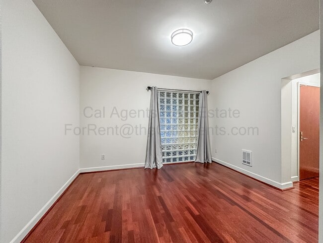 Building Photo - 585 9th St