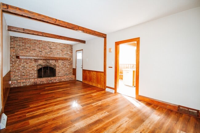 Building Photo - 513 Hampton Ave