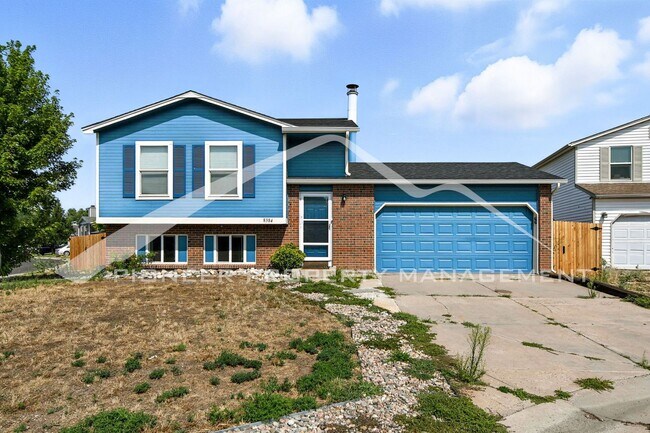 Primary Photo - Spacious Home with Washer/Dryer and Centra...