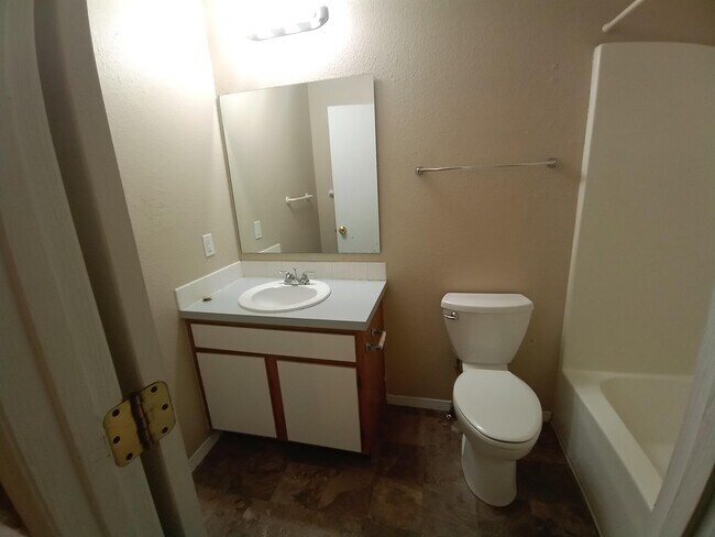 Building Photo - 950 Monterey Way