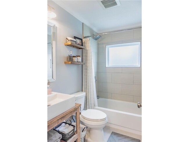 Building Photo - 112514 E Washington Ln