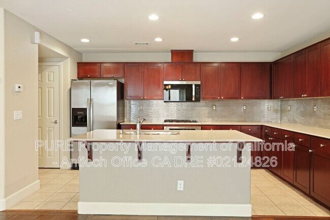 Building Photo - 60 Xena Court