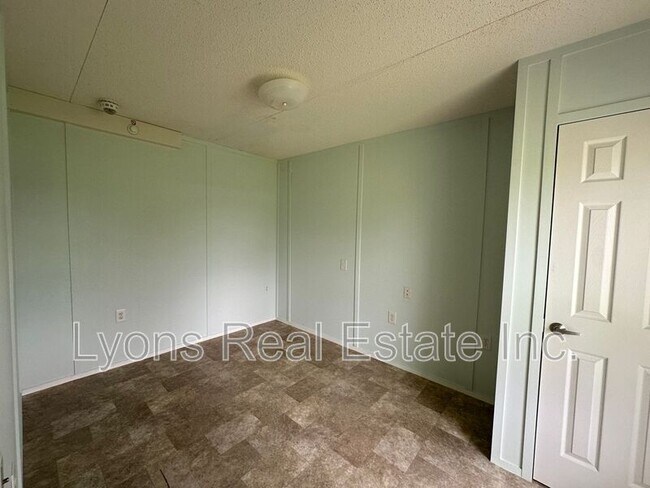 Building Photo - 8086 Heck Dr