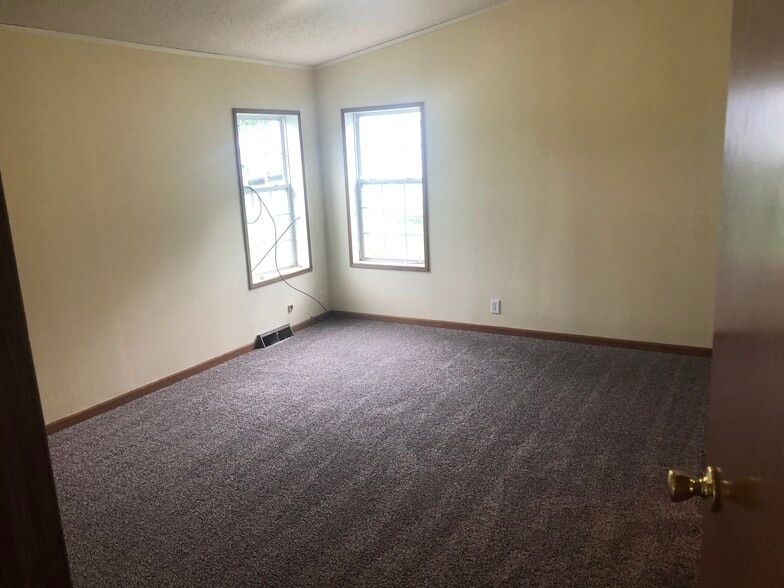 Master Bedroom - 505 Bloomfield Rd