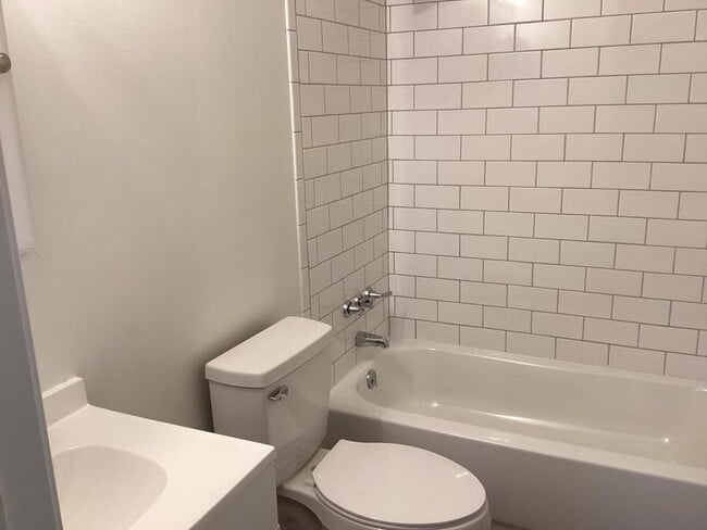 Building Photo - 242 E 35th St