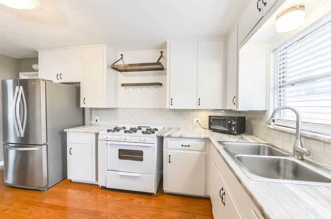 Building Photo - 4615 Braeburn Dr