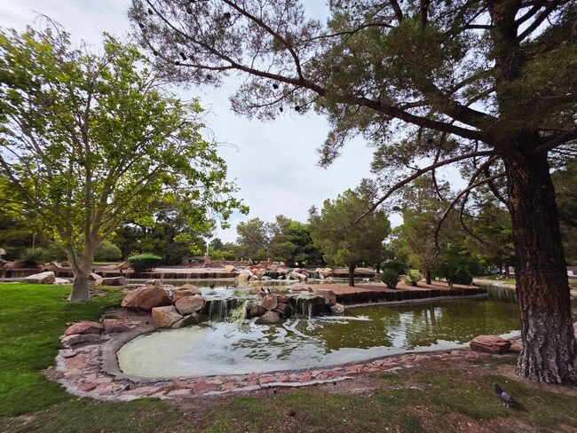Building Photo - Single Story Home w/Pool in The Lakes!