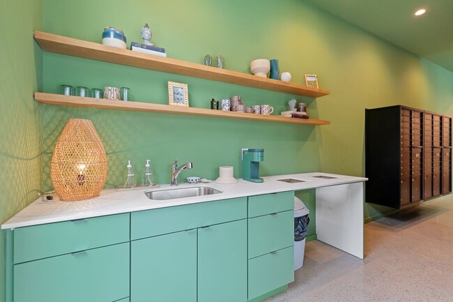 Building Photo - 1st Floor modern condo in downtown Durham!