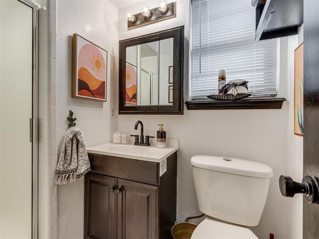 Building Photo - 2140 SE 44th St