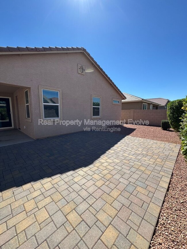 Building Photo - 13014 W Lamar Rd