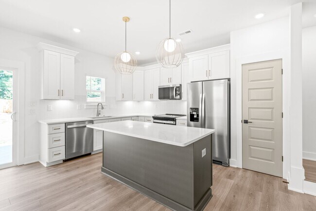 Building Photo - Move-in Ready Townhome in Westerly Hills