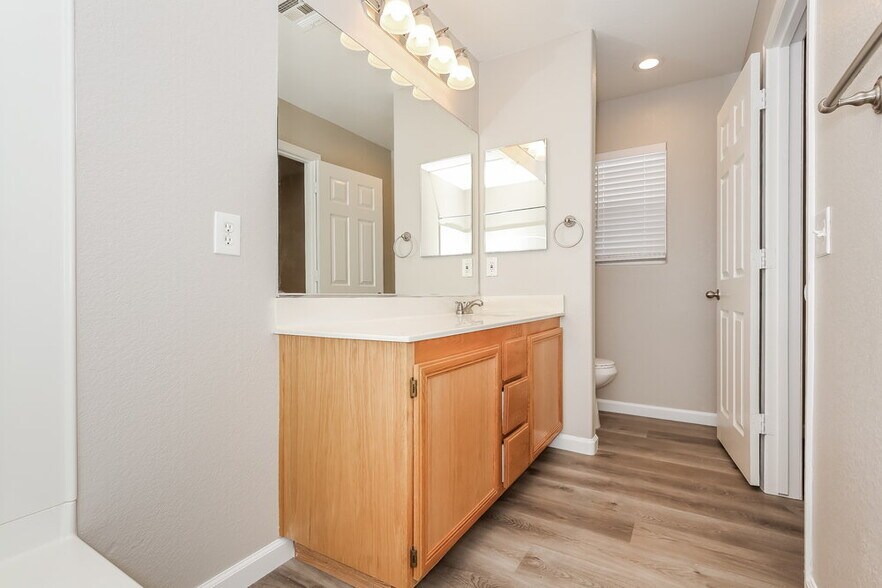 Building Photo - 8328 N Highland Ranch St