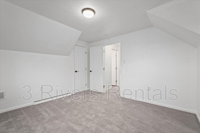 Building Photo - 1303 Cloverdale St