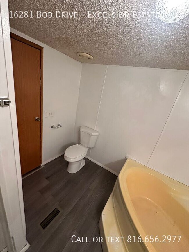 Building Photo - 16281 Bob Dr