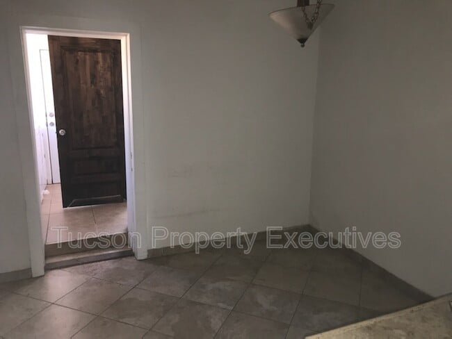 Building Photo - 841 S 8th Ave