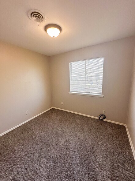 Building Photo - 430 NW Mission Blvd