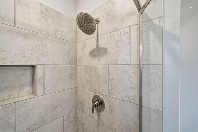 Building Photo - 318 Commons Ave