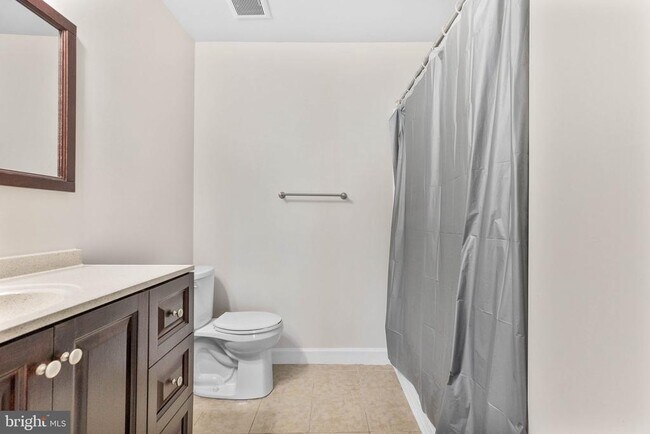 Building Photo - 303 Kidwelly Ct