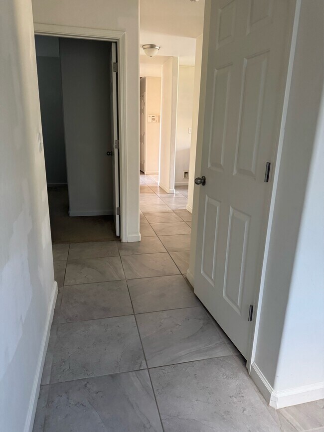 Building Photo - 5802 Ashintully Ave