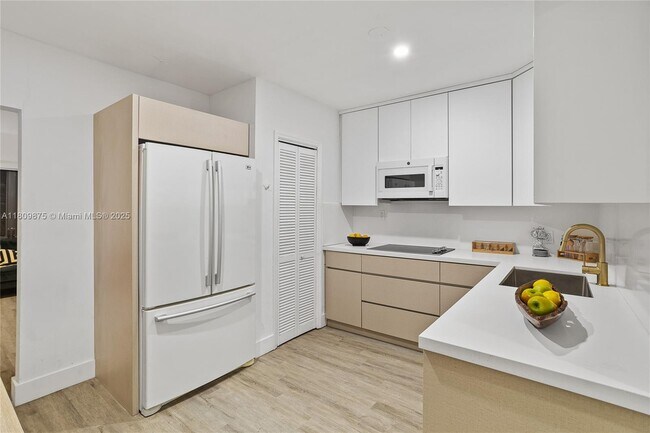 Building Photo - 2788 SW 33rd Ct