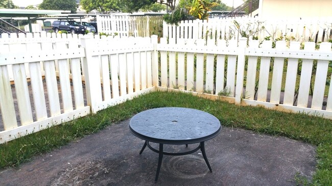 Building Photo - Comfortable Townhouse in Gated Mililani Co...