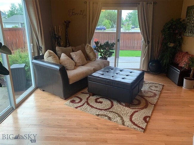 Building Photo - 147 Dogwood Dr