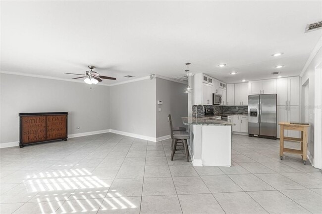 Building Photo - 3059 Hickory Dr