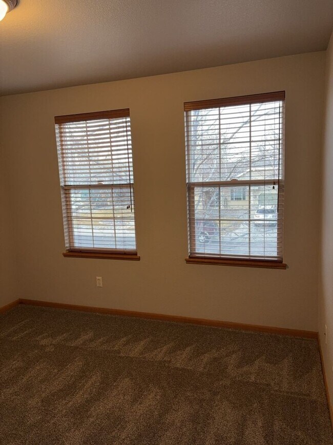 Building Photo - 3bd/3ba Johnstown Home with 2-Car Garage &...