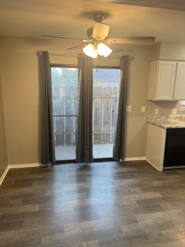 Building Photo - 615 S Mt Carmel St