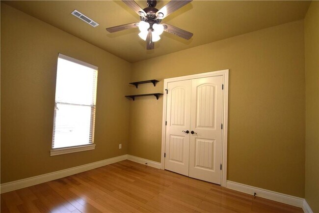 Building Photo - 4004 SW Layton Rd