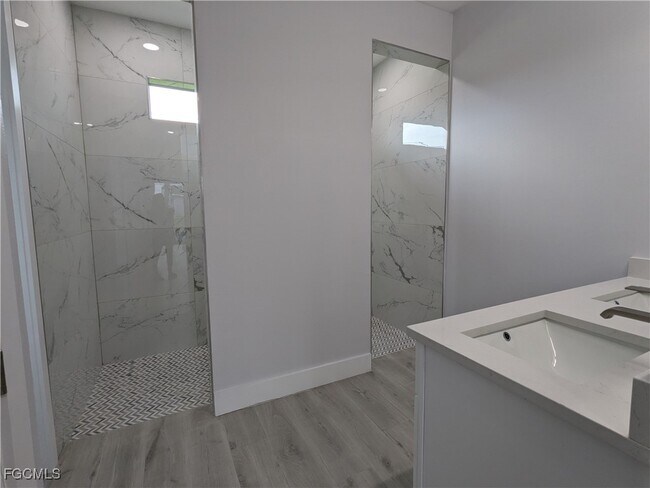 Building Photo - 3027 SW 16th Pl