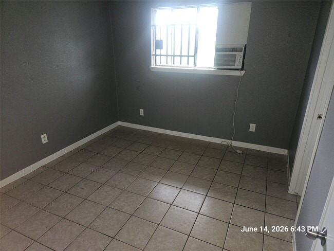 Building Photo - 1534 Tarberry Rd