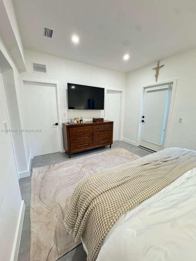 Building Photo - 1854 SW 17th St